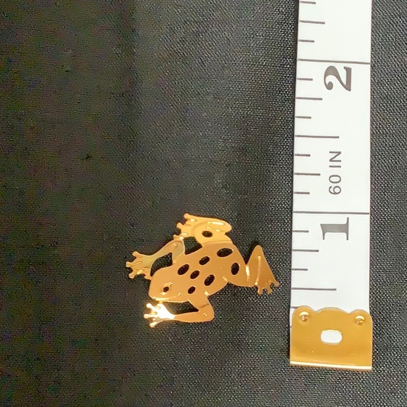 ⚡️5 for $20 - Gold Tone Metal Frog Pin - Picture 3 of 5